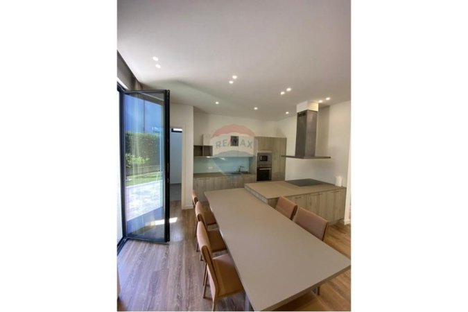 Tirane, shitet Vile 4+1+Ballkon , 340 m² 1.200.000 € (MANDARINE DRIVE)