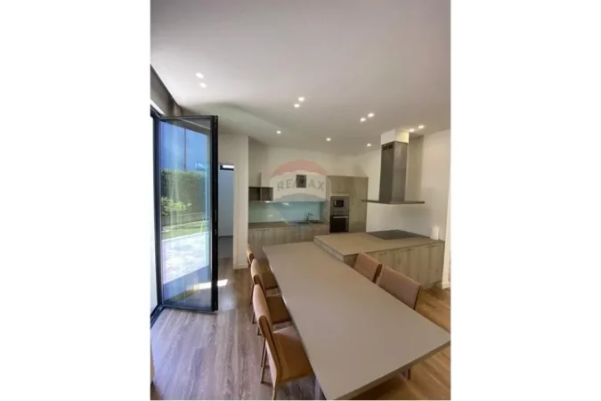 Tirane, shitet Vile 4+1+Ballkon , 340 m² 1.200.000 € (MANDARINE DRIVE)