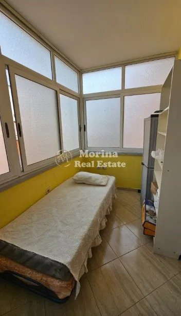 Tirane, jepet me qera apartament 1+1 Kati 5, 110 m² 450 € (Rruga Jordan Misja)