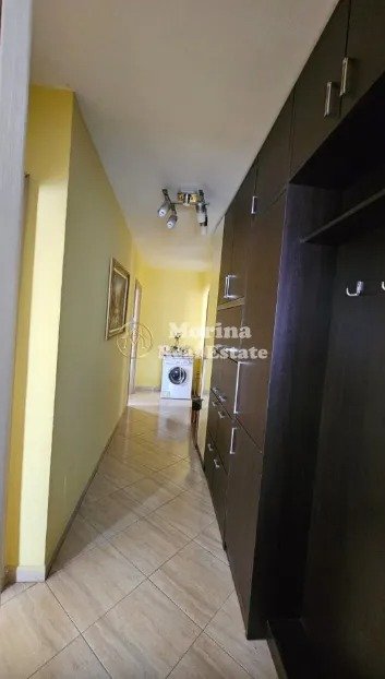 Tirane, jepet me qera apartament 1+1 Kati 5, 110 m² 450 € (Rruga Jordan Misja)