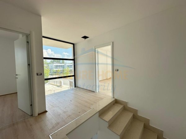 Tirane, shitet Vile 2 Katshe Kati 2, 219 m² 1.100.000 € (Gjiri i Lalezit)