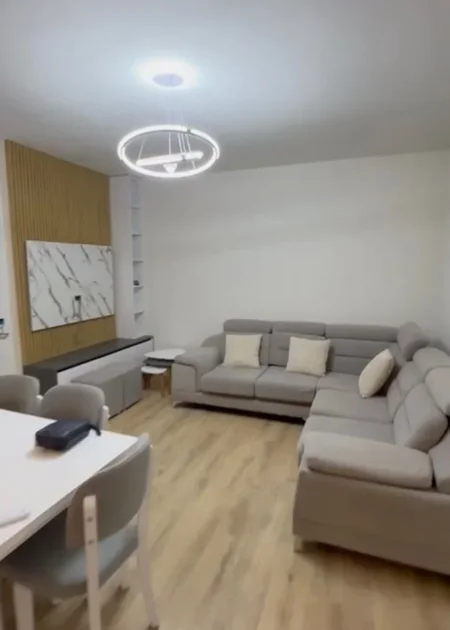 Tirane, jepet me qera apartament 3+1 , 117 m² 550 € 