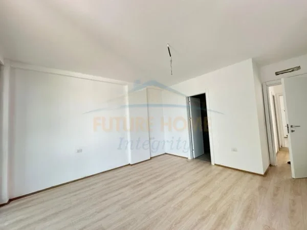 Tirane, shitet Vile 2 Katshe Kati 2, 219 m² 1.100.000 € (Gjiri i Lalezit)