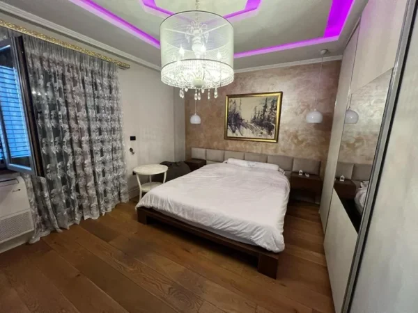 Tirane, jepet me qera apartament 3+1+Ballkon Kati 5, 110 m² 750 € (RRUGA TEODOR KEKO, KAZA MARKET, ASTIR)
