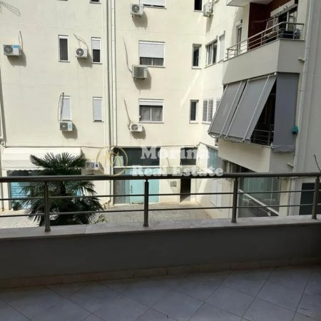 Tirane, jepet me qera apartament 1+1 Kati 2, 76 m² 600 € (Liqeni i Thate)