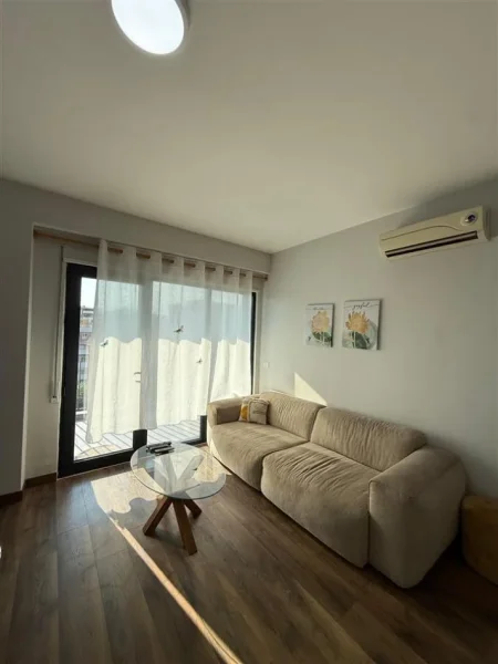 Tirane, jepet me qera apartament 1+1 Kati 8, 68 m² 650 € (PARKU OLIMPIK)