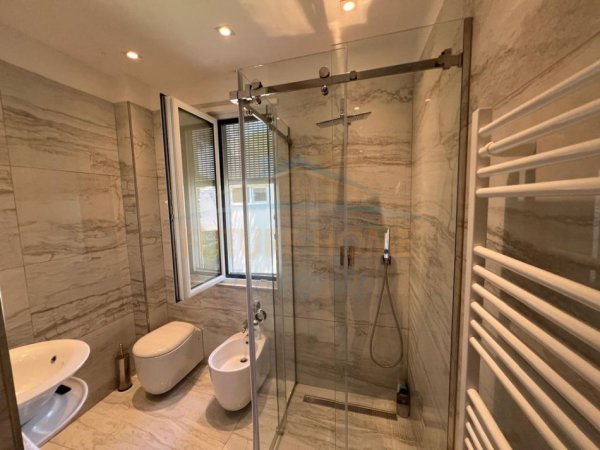 Tirane, shitet Vile 2 Katshe Kati 2, 257 m² 750.000 € (Gjiri i Lalezit)