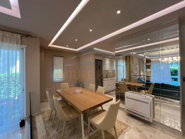 Tirane, shitet Vile 2 Katshe Kati 2, 257 m² 750.000 € (Gjiri i Lalezit)