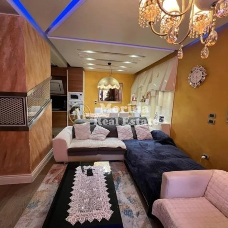 Tirane, jepet me qera apartament 3+1 Kati 5, 120 m² 800 € (Astir)