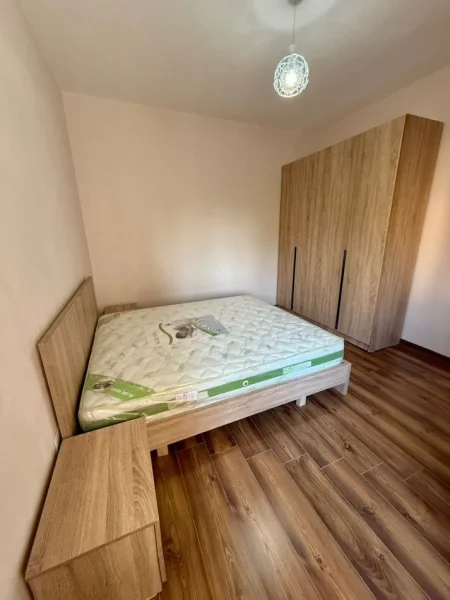 Tirane, jepet me qera apartament 1+1 Kati 0, 73 m² 700 € (rruga kavajes)