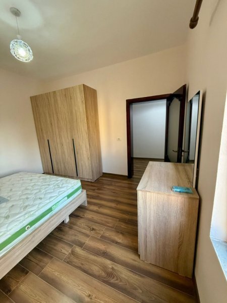 Tirane, jepet me qera apartament 1+1 Kati 0, 73 m² 700 € (rruga kavajes)