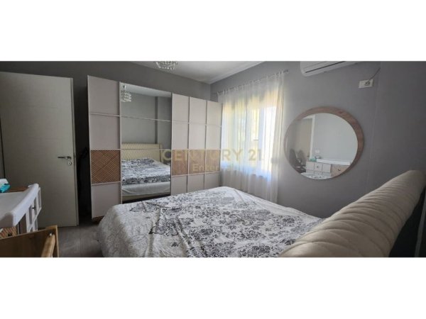 Tirane, jepet me qera apartament 2+1 Kati 6, 102 m² 800 € (Rr.e Kavajes)