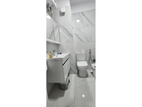 Tirane, jepet me qera apartament 2+1 Kati 6, 102 m² 800 € (Rr.e Kavajes)