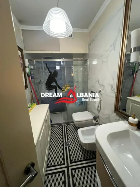 Tirane, jepet me qera 3+1 Kati 5, 125 m² 750 € (Astir)