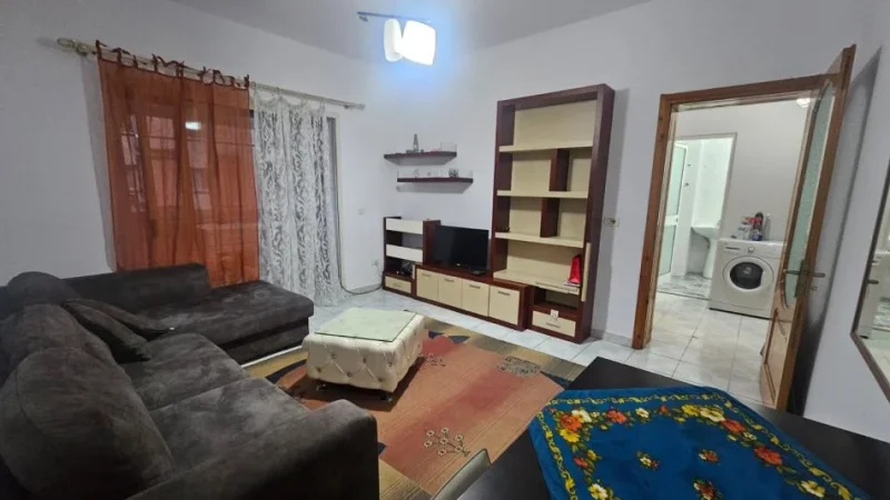 Tirane, jepet me qera apartament 1+1 Kati 4, 55 m² 400 € (brryli)