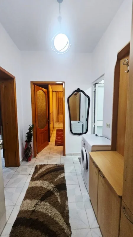 Tirane, jepet me qera apartament 1+1 Kati 4, 55 m² 400 € (brryli)