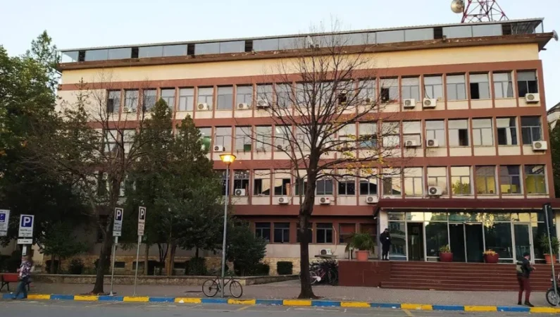 Tirane, shitet apartament 2+1+Aneks+Ballkon Kati 3, 134 m² 420.000 € (Rruga Themistokli Germenji)