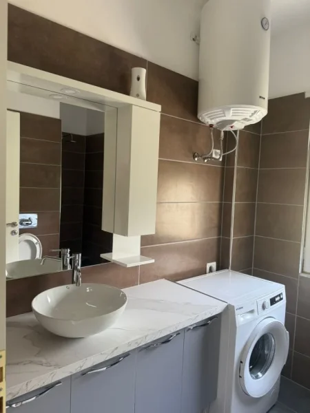 Tirane, shitet apartament 1+1 Kati 2, 81 m² 98.000 € (fresku)