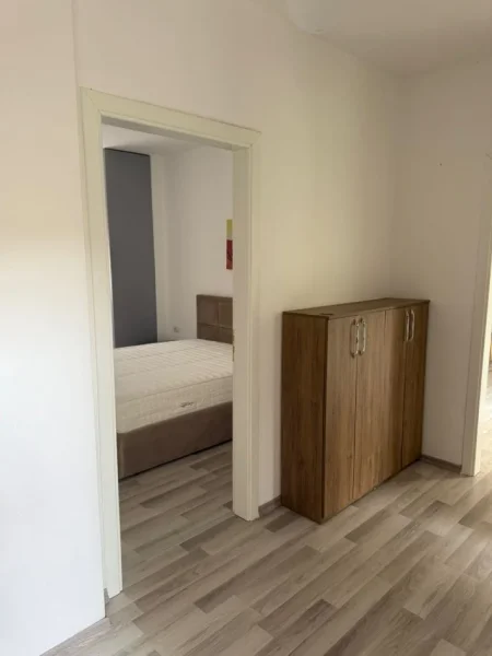 Tirane, shitet apartament 1+1 Kati 2, 81 m² 98.000 € (fresku)
