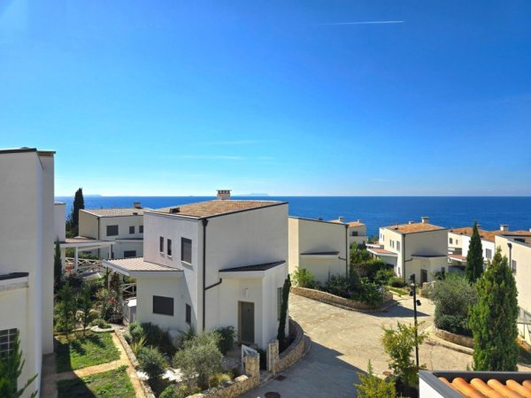 Vlore, shitet Vile 2+1+Ballkon Kati 2, 140 m² 695.000 € (Dhermi)