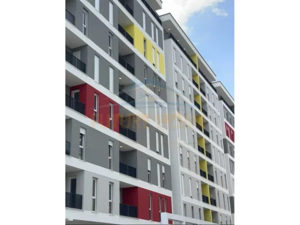 Tirane, shitet apartament 2+1+Ballkon Kati 3, 111 m² 121.000 € (Univers City)