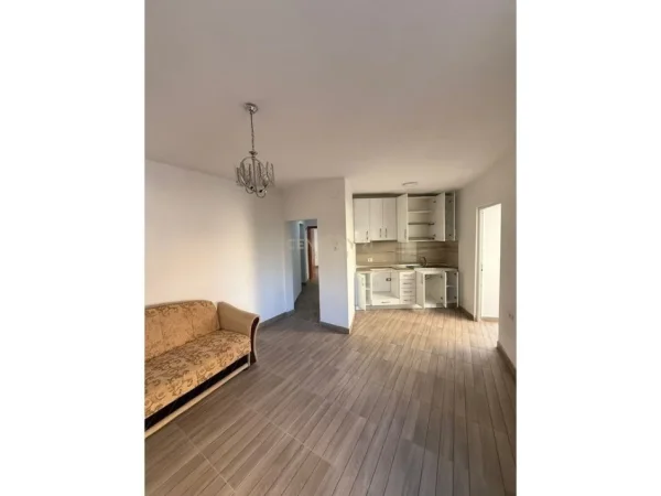 Tirane, shitet apartament 1+1 Kati 2, 71 m² 109.000 € (Laprake)