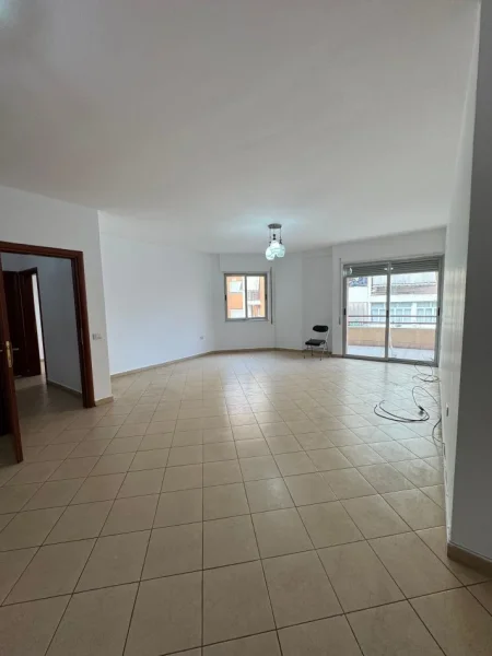 Tirane, shes apartament 3+1 Kati 3, 143 m² 160.000 € 