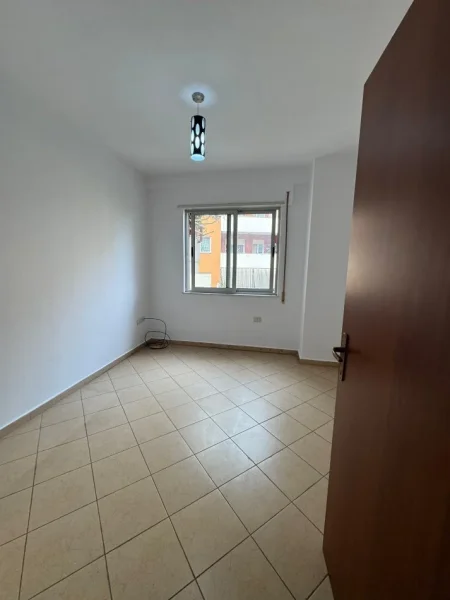 Tirane, shes apartament 3+1 Kati 3, 143 m² 160.000 € 