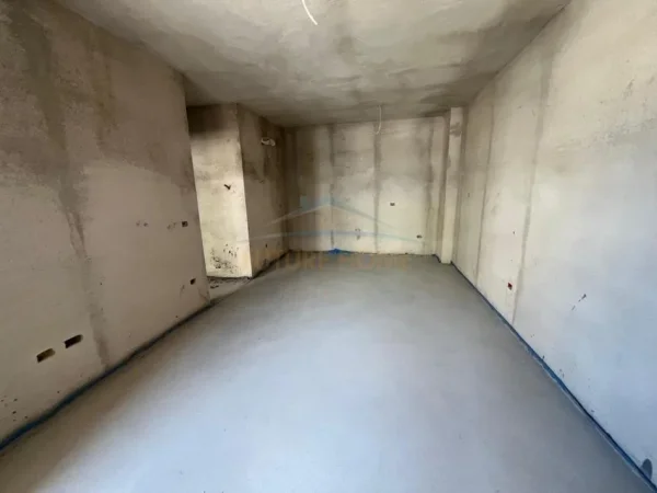 Tirane, shitet apartament 2+1+Ballkon Kati 4, 97 m² 92.000 € (Univers City)