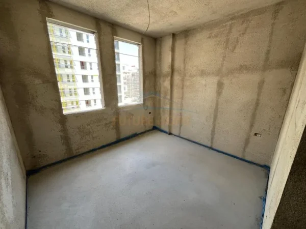 Tirane, shitet apartament 2+1+Ballkon Kati 4, 97 m² 92.000 € (Univers City)