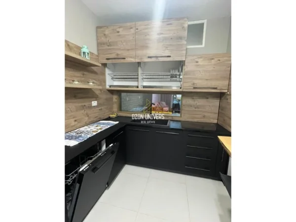 Tirane, jepet me qera apartament 2+1 Kati 5, 120 m² 550 €