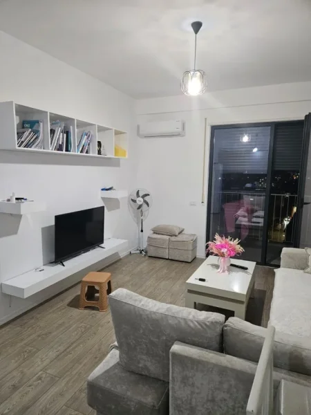 Tirane, jepet me qera apartament 1+1 Kati 6, 70 m² 500 € (Kompleksi Asl 2 Xhamllik)