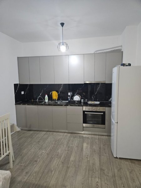 Tirane, jepet me qera apartament 1+1 Kati 6, 70 m² 500 € (Kompleksi Asl 2 Xhamllik)