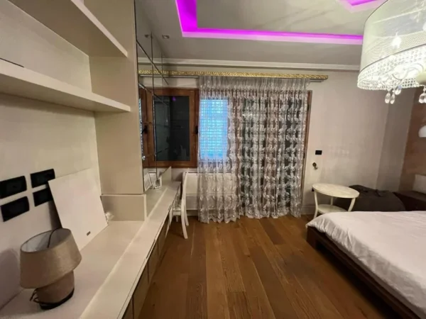 Tirane, jepet me qera apartament 3+1+Aneks+Ballkon Kati 5, 115 m² 750 € (Rruga Teodor Keko)
