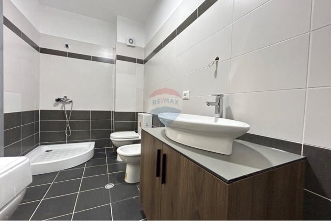 Tirane, shitet apartament 2+1+Ballkon , 100 m² 140.000 € 