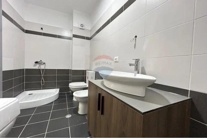 Tirane, shitet apartament 2+1+Ballkon , 100 m² 140.000 € 