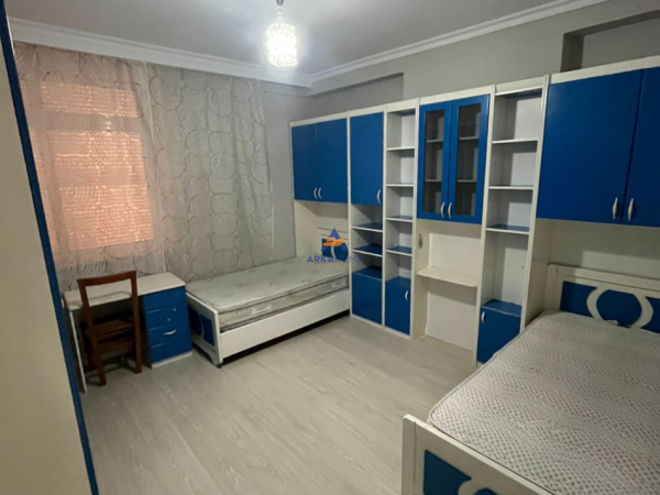 Tirane, jepet me qera apartament 4+1+Ballkon Kati 5, 140 m² 800 € (RRUGA ISUF ELEZI, SELITE)