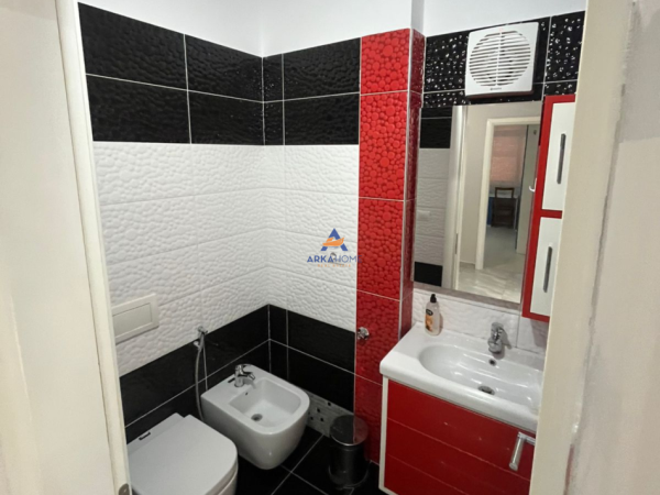 Tirane, jepet me qera apartament 4+1+Ballkon Kati 5, 140 m² 800 € (RRUGA ISUF ELEZI, SELITE)