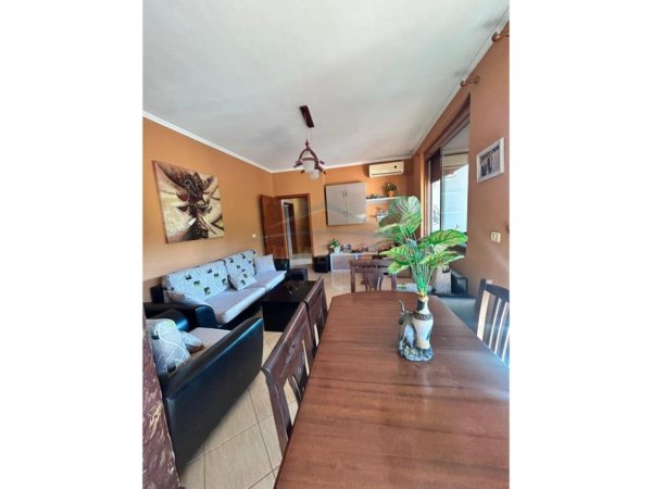 Tirane, jepet me qera apartament 3+1+Ballkon Kati 3, 100 m² 400 € 