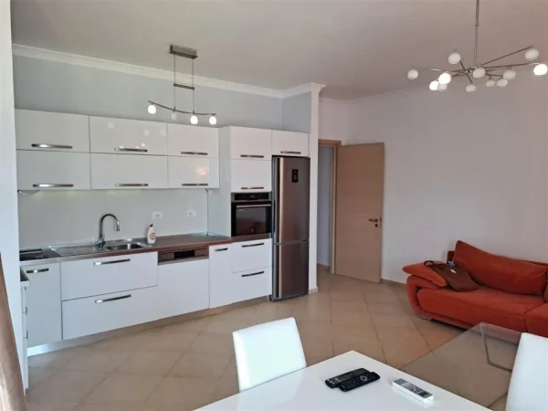 Tirane, jepet me qera apartament 2+1+Ballkon Kati 4, 110 m² 1.000 € (LIQENI I THATE)