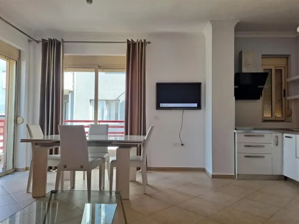Tirane, jepet me qera apartament 2+1+Ballkon Kati 4, 110 m² 1.000 € (LIQENI I THATE)