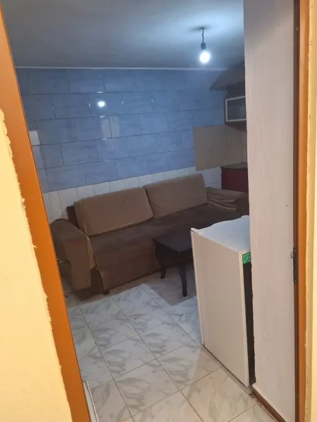 Tirane, jepet me qera apartament 1+1 Kati 0, 70 m² 250 € (laprake)
