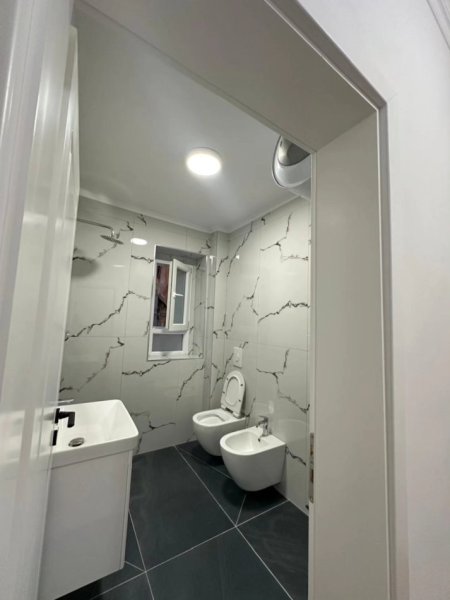 Tirane, shitet apartament 1+1+Ballkon Kati 3, 55 m² 153.000 € (MINISTRIA E DREJTESISE)
