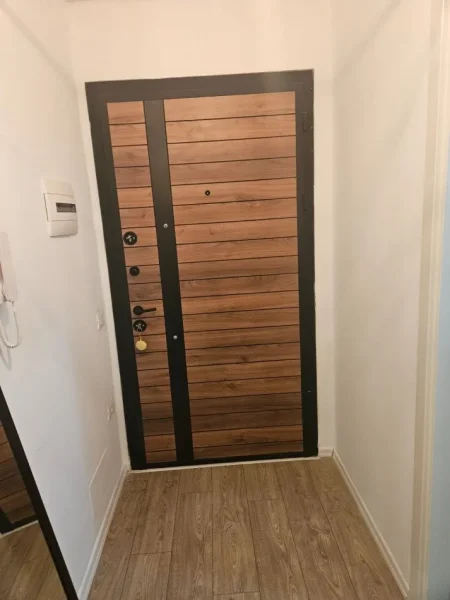 Tirane, jepet me qera apartament 1+1 Kati 6, 70 m² 500 € (xhamlliku)