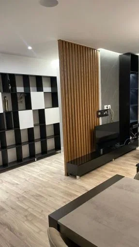 Tirane, jepet me qera apartament 2+1 , 106 m² 500 € (Prane KMY, Yzberisht)