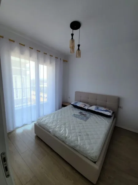Tirane, jepet me qera apartament 1+1 Kati 7, 50 m² 400 € (univers city)