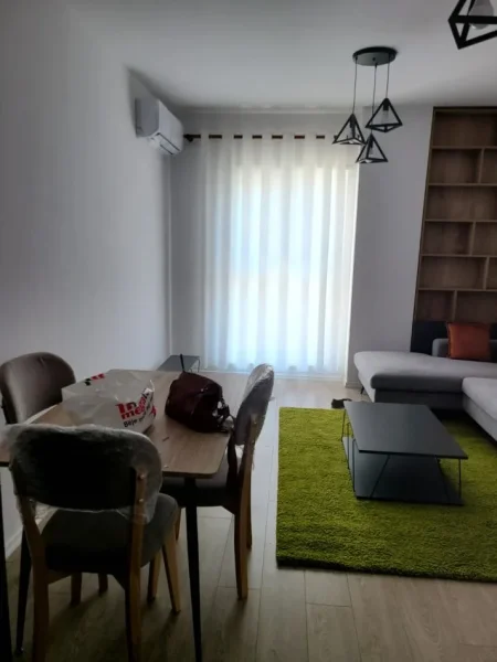 Tirane, jepet me qera apartament 1+1 Kati 7, 50 m² 400 € (univers city)