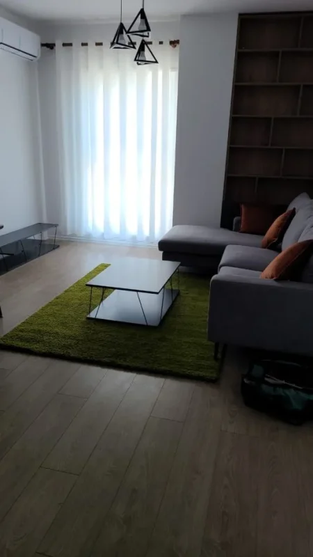 Tirane, jepet me qera apartament 1+1 Kati 7, 50 m² 400 € (univers city)