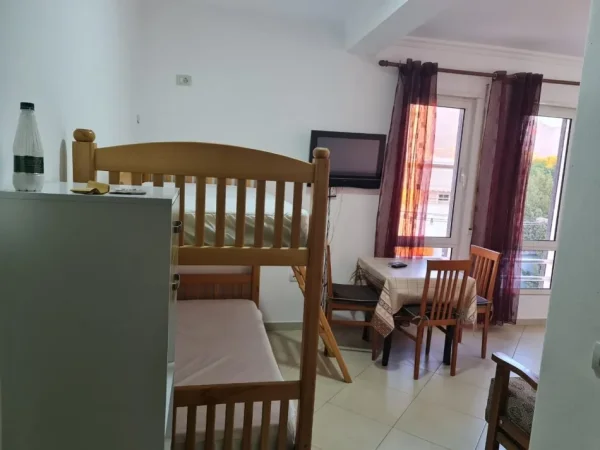 Tirane, jepet me qera garsonier 1+1 Kati 5, 36 m² 380 € (shkolla bashkuar)