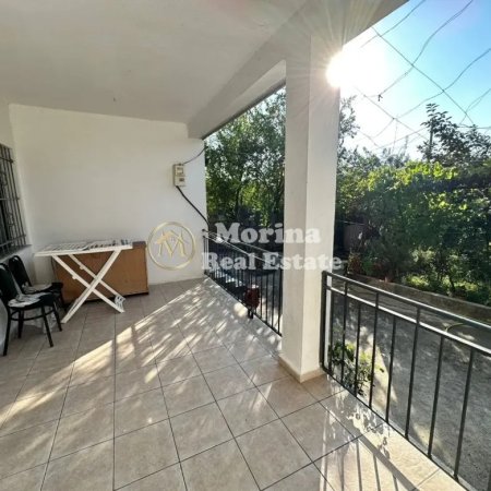 Tirane, jepet me qera apartament 2+1 Kati 1, 120 m² 300 € (Rruga Niko Avrami)
